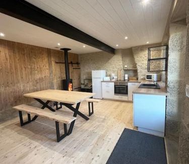Neuvy-Bouin House | loue ancien moulin a vent avec piscine et jacuzzi