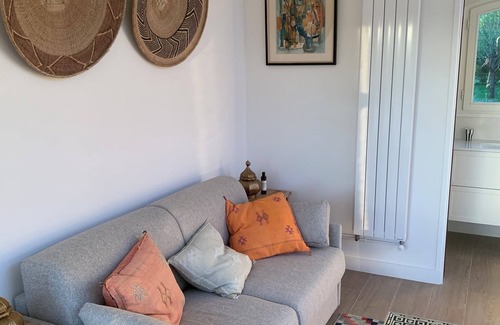 Grosrouvre Bed & Breakfast | Loue Pour les JO 1 Chambre Double Dans Véranda, d'1 Maison Avec Piscine