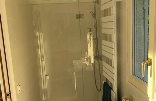 Grosrouvre Bed & Breakfast | Loue Pour les JO 1 Chambre Double Dans Véranda, d'1 Maison Avec Piscine