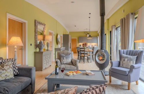 Richmond Cottage | Louis - a lodge that sleeps 6 guests in 3 bedrooms