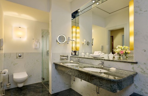 Nienstedten Hotel | Louis C. Jacob, Hamburg, Autograph Collection