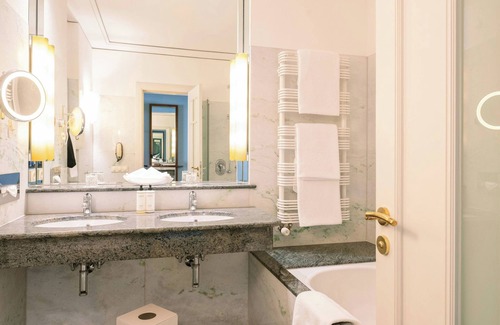 Nienstedten Hotel | Louis C. Jacob, Hamburg, Autograph Collection