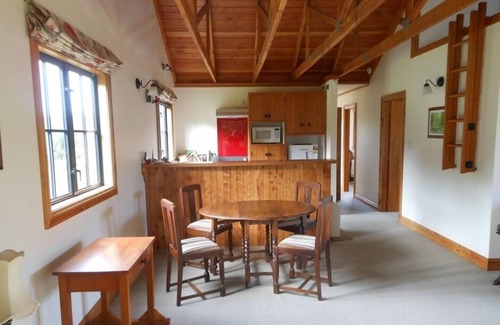 Havelock North Cottage | Louisa Cottage Private with All Round Rural Views
