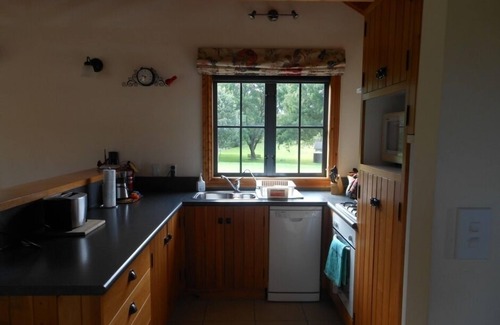 Havelock North Cottage | Louisa Cottage Private with All Round Rural Views