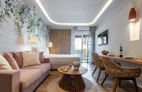 Loutraki Apartment | Loutraki Flamingo Feather