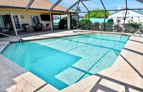 Fort Myers Villa | Love Bird–Canalfront heated pool pet friendly