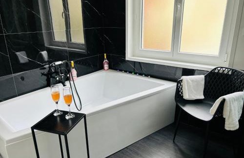 Illiers-Combray Apartment | Love room « L'étreinte dorée »