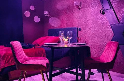 Chateau-Landon Apartment | Love Room Le Baroque/Jacuzzi/Sauna