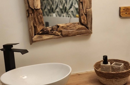 Roquevaire Bed & Breakfast | Love Room Les dessous du Garlaban
