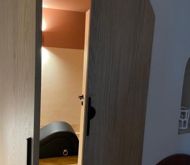 Neudorf Est Apartment | Love Room Strasbourg, Sauna, Spa, Suite Ibiza, Évasion Romantique et Sensuelle