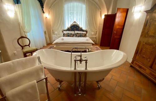 Svratouch Apartment | Lovecký zámek Karlštejn