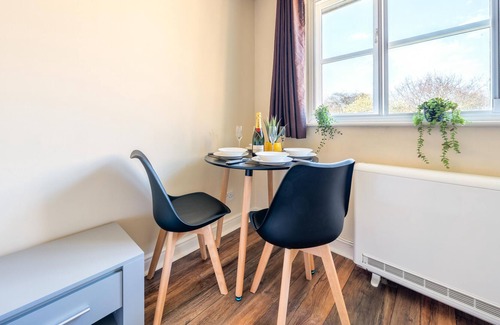 Slough Apartment | Lovegrove Contractor Stay with Free WI-FI in Slough