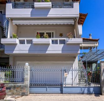Gerakas Apartment | Lovehome - 4BD Villa with views-15mins to airport,10mins to MEC ΑΕ- 2mins to bus stop ,10mins to Suburban Railway on foot