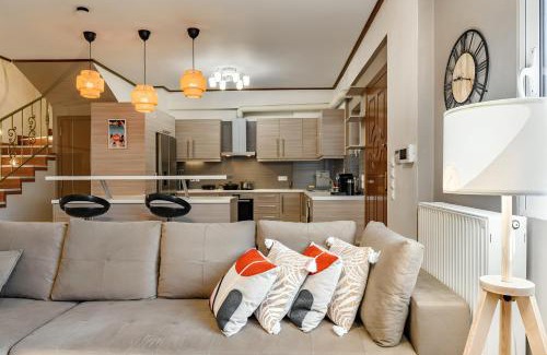 Gerakas Apartment | Lovehome - 4BD Villa with views-15mins to airport,10mins to MEC ΑΕ- 2mins to bus stop ,10mins to Suburban Railway on foot