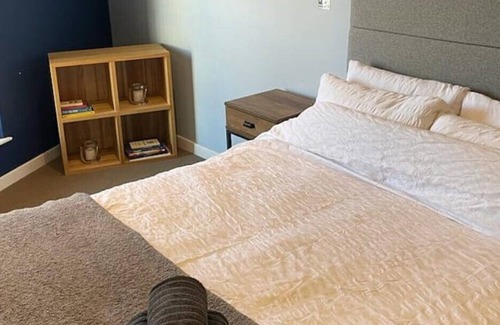 Bristol Floating Harbour Apartment | Lovely 1 bed apartment in the centre