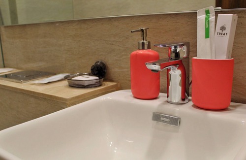 Hiranandani Gardens Apartment | Lovely 1-bedroom apartment at Hiranandani Powai