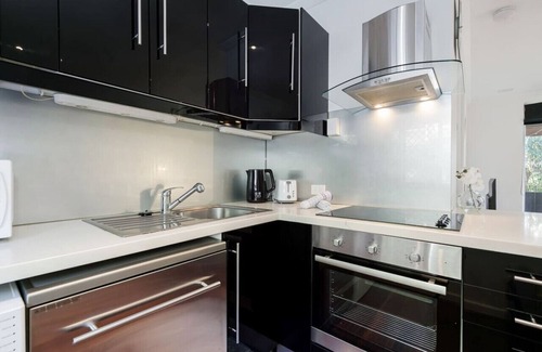 Osborne Park Apartment | Lovely 1 bedroom unit with free parking! Free WIFI