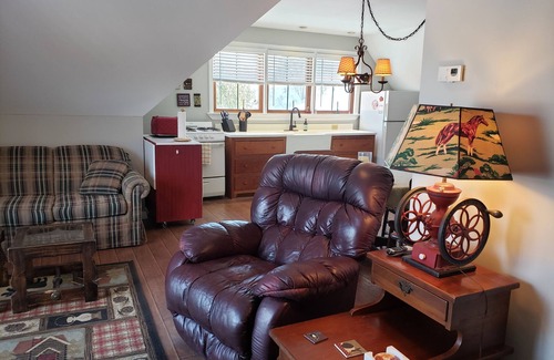 Barton Apartment | Lovely 1 bedroom guest house/apartment on Willoughby Lake with private lakefront