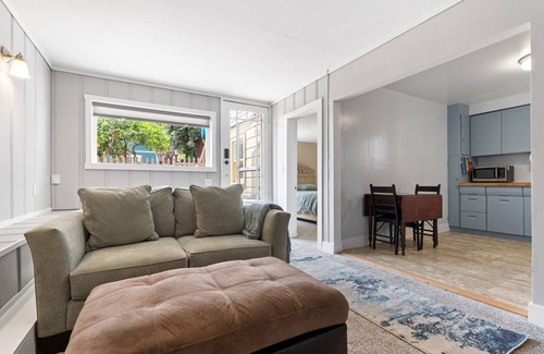 Alameda House | Lovely 1-bedroom Oasis with Patio/Private Entry