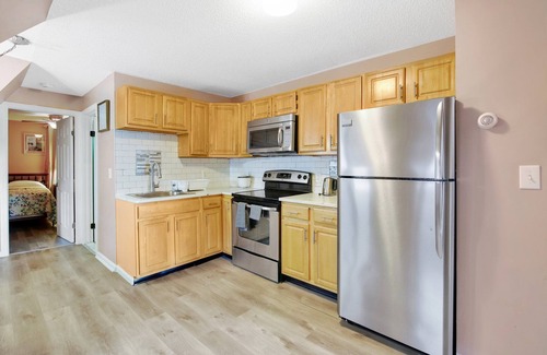 Hartford Apartment | Lovely 1-bedroom third floor apartment in Hartford with fast WiFi access