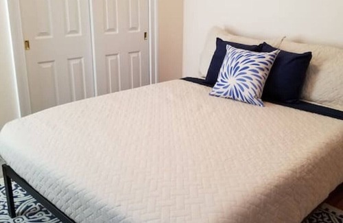 Adams Morgan Bed & Breakfast | Lovely, 1 BR in Adams Morgan! Walk Everywhere!