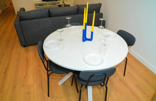 Bloemekenswijk Apartment | Lovely 1BR & 1LR Apt for 4P, Only 15 Min Walk to City Center