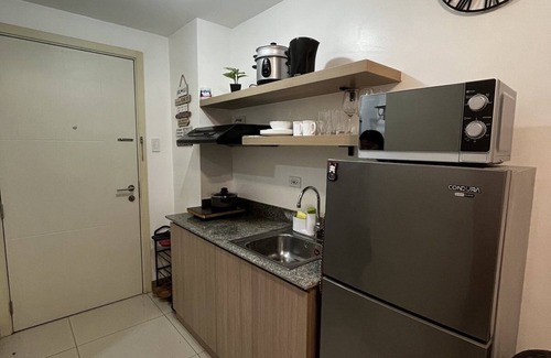Las Pinas Apartment | Lovely 1BR Condo SM Southmall 100mbps Netflix Disney+