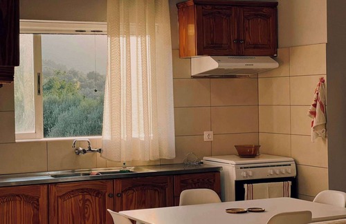 Troezen Apartment | Lovely 2 Bd Home in the Heart of Troezen
