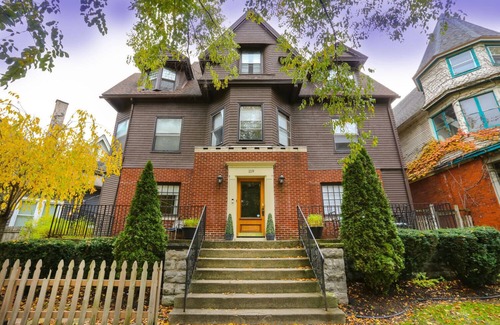 Buffalo Apartment | Lovely 2 Bdrm Apartment on Bidwell Pkwy off Elmwood - 2nd Floor