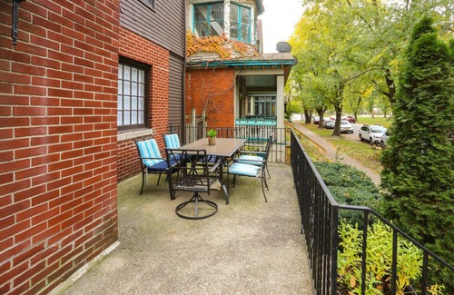 Buffalo Apartment | Lovely 2 Bdrm Apartment on Bidwell Pkwy off Elmwood - 2nd Floor
