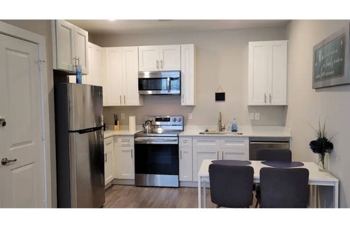Spring Branch West House | Lovely 2 bdrm. apartment with free parking in gated community