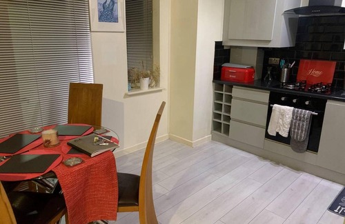 Wallasey Apartment | Lovely 2-bed Apartment in Wallasey, Sleeps 4