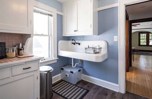 Bay View Apartment | Lovely 2 Bed Steps from Lake Michigan! upper NY