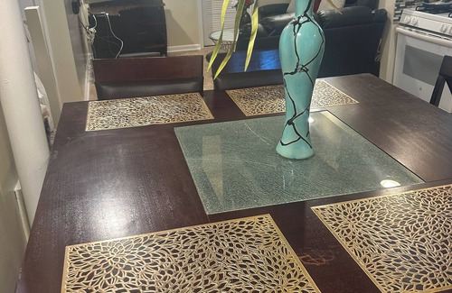 Woodmere House | Lovely 2-bedroom house with AC in Baltimore