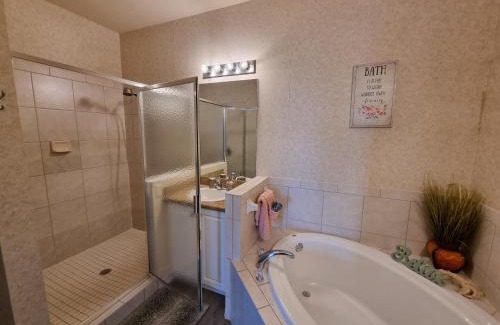 Naples Apartment | Lovely 2-Bedroom plus Den Condo in Greenlinks Resort