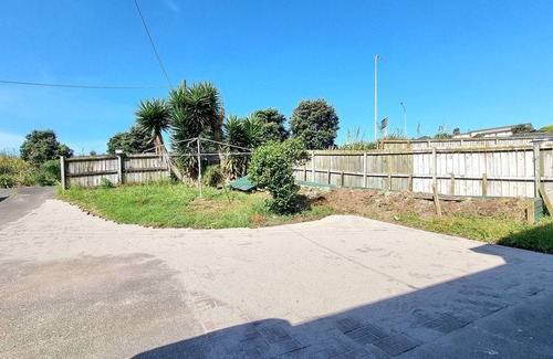 Hillsborough House | Lovely 2- Bedroom Unit with Free Parking