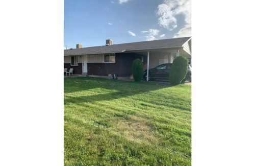 Washington Terrace House | Lovely 2 bedroom with free private carport parking and private patio