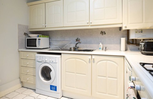 Beaumont Apartment | Lovely 2 BR Maisonette in Beaumont, Dublin