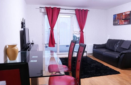 Rosny-sous-Bois Apartment | Lovely 2-room apartment near Paris. Spacious. RER E, line 11. A3 and 86.