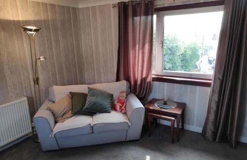 Limekilns House | Lovely 2BD Flat in Picturesque Limekilns Fife