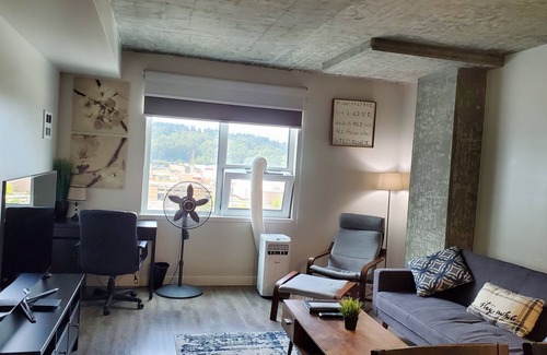 Southcenter Apartment | Lovely 2Bdrm High Rise Nearby Airport/ Shopping / Dining/Recreation