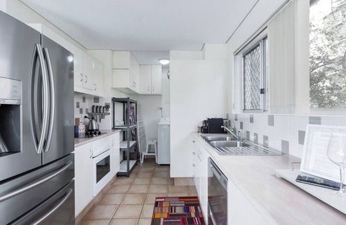 New Farm Apartment | Lovely 2BR Riverfront Condo New Farm