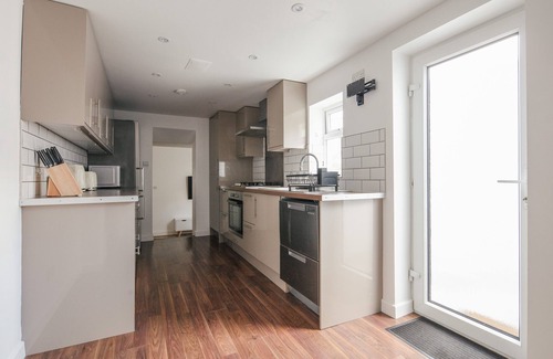 Woolwich Apartment | Lovely 3-bedroom apartment with roof garden in Woolwich London