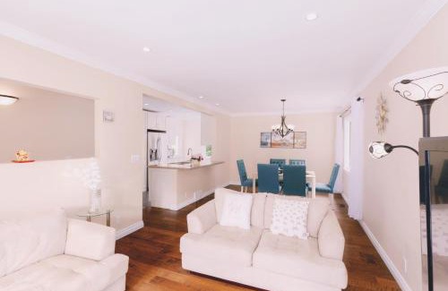 Port Moody House | LOVELY 3 bedroom PORT MOODY spacious home 6 people free parking