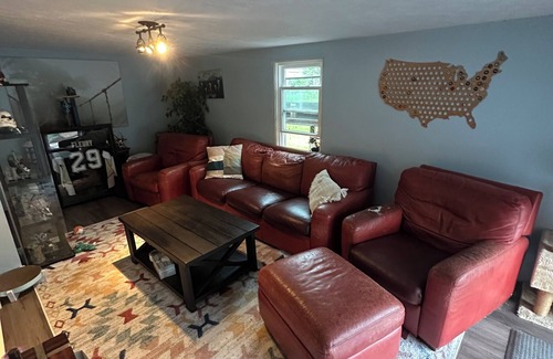New Kensington House | Lovely 3-bedroom house in New Kensington. 10 minutes from Oakmont Country Club