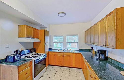 Lexington House | Lovely 4-bedroom house in Lexington with AC and WiFi