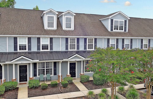 Summerville Historic District House | Lovely 4 bedroom townhouse with free parking