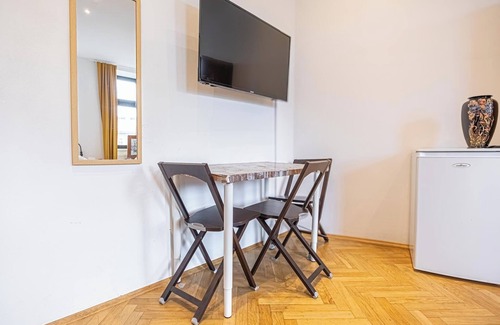 Brigittenau Apartment | Lovely 4BR Apt with Garden near Danube