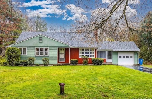 Westside Norwich House | Lovely 5br in Norwich brand new renovated with spacious yard