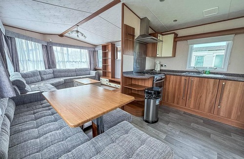 Louth House | Lovely 8 berth caravan at Sunnydale in Lincolnshire ref 35239S